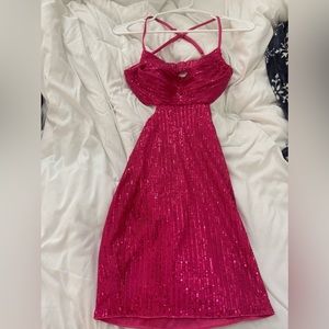 Dress from princess poly size 6 fits more like a size small.